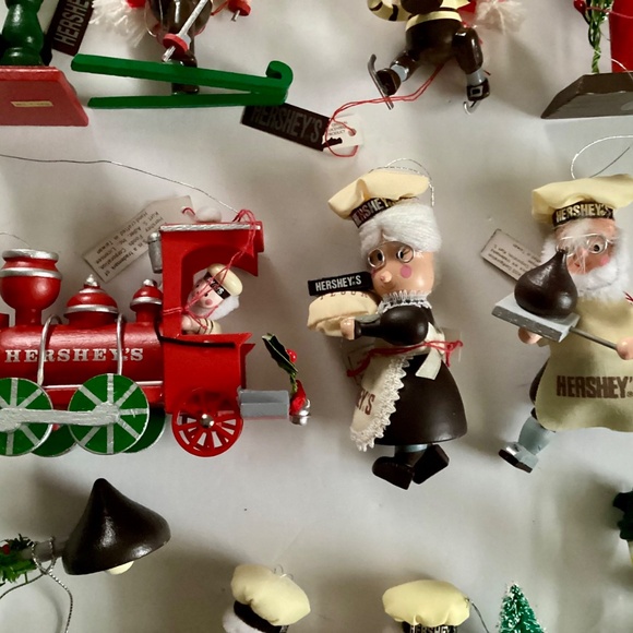 Lot of Kurt Adler 11 Hershey’s Wooden Elf Ornaments - Picture 7 of 8